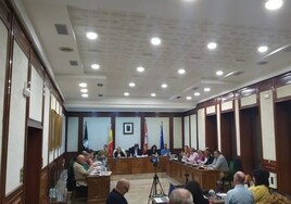 Acusan al alcalde de Béjar de amenazar a sus concejales con multas de 500.000 euros si le censuraban