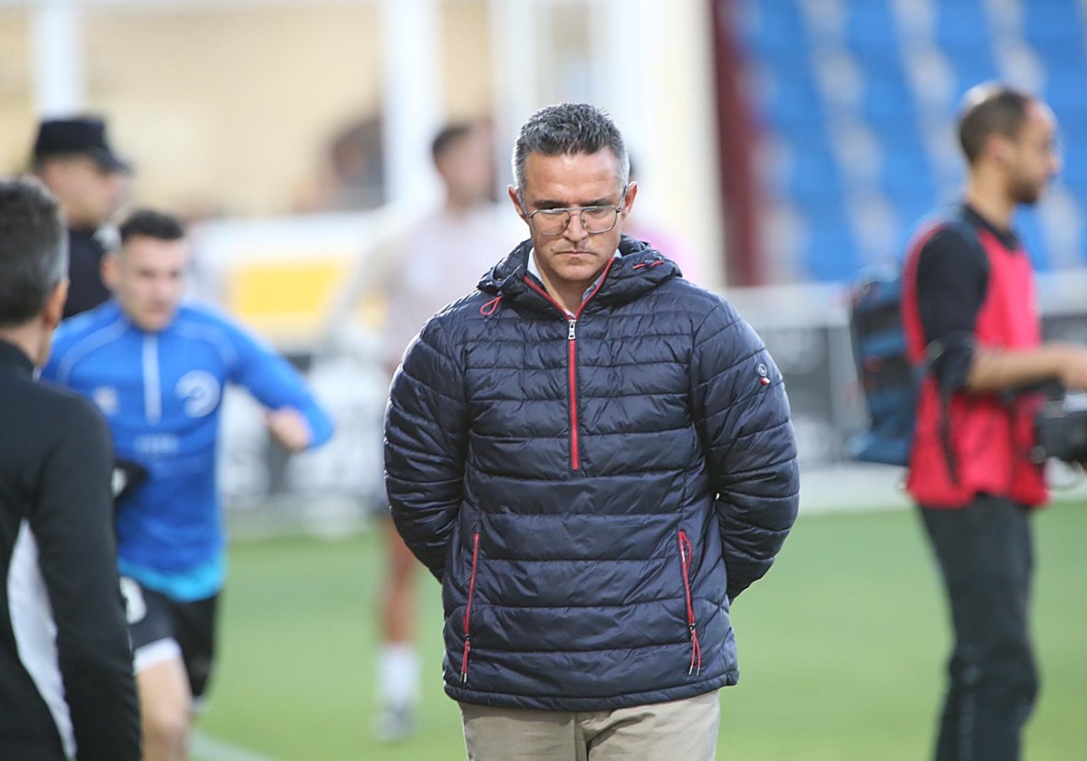 Dani Ponz, cabizbajo durante el partido ante la Ponferradina