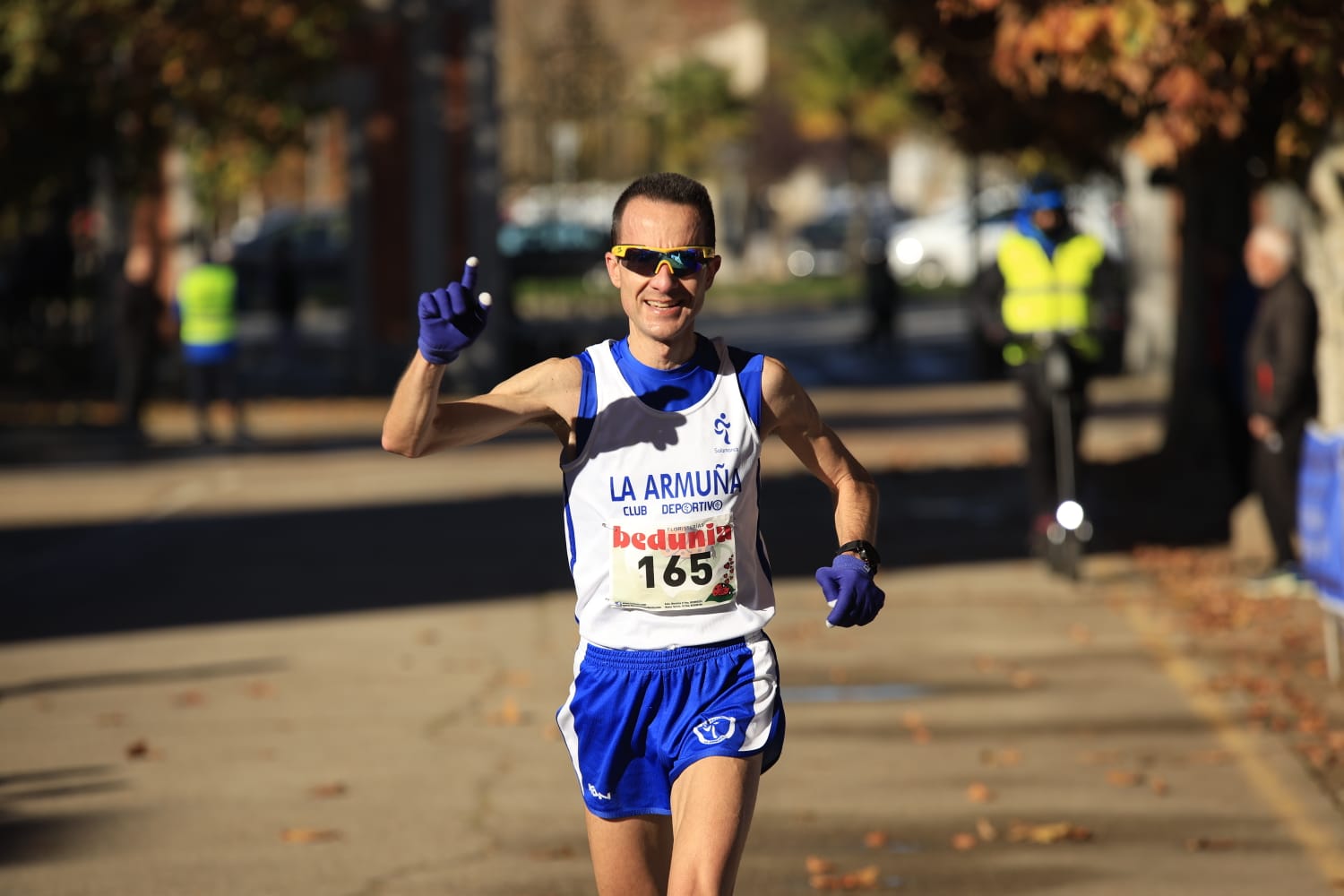 La VII Carrera Popular Rodríguez Fabrés rompe la mañana de niebla