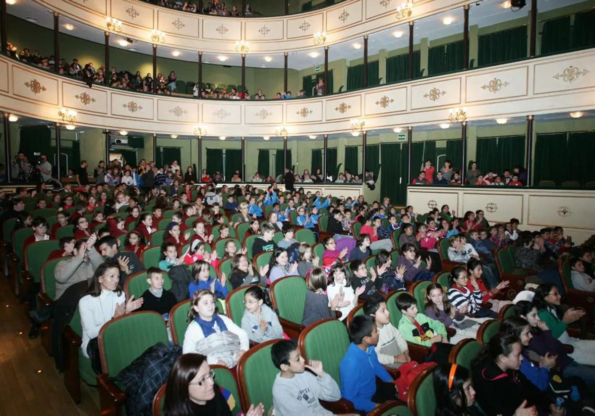 Escolares de Salamanca, en el Teatro Liceo.