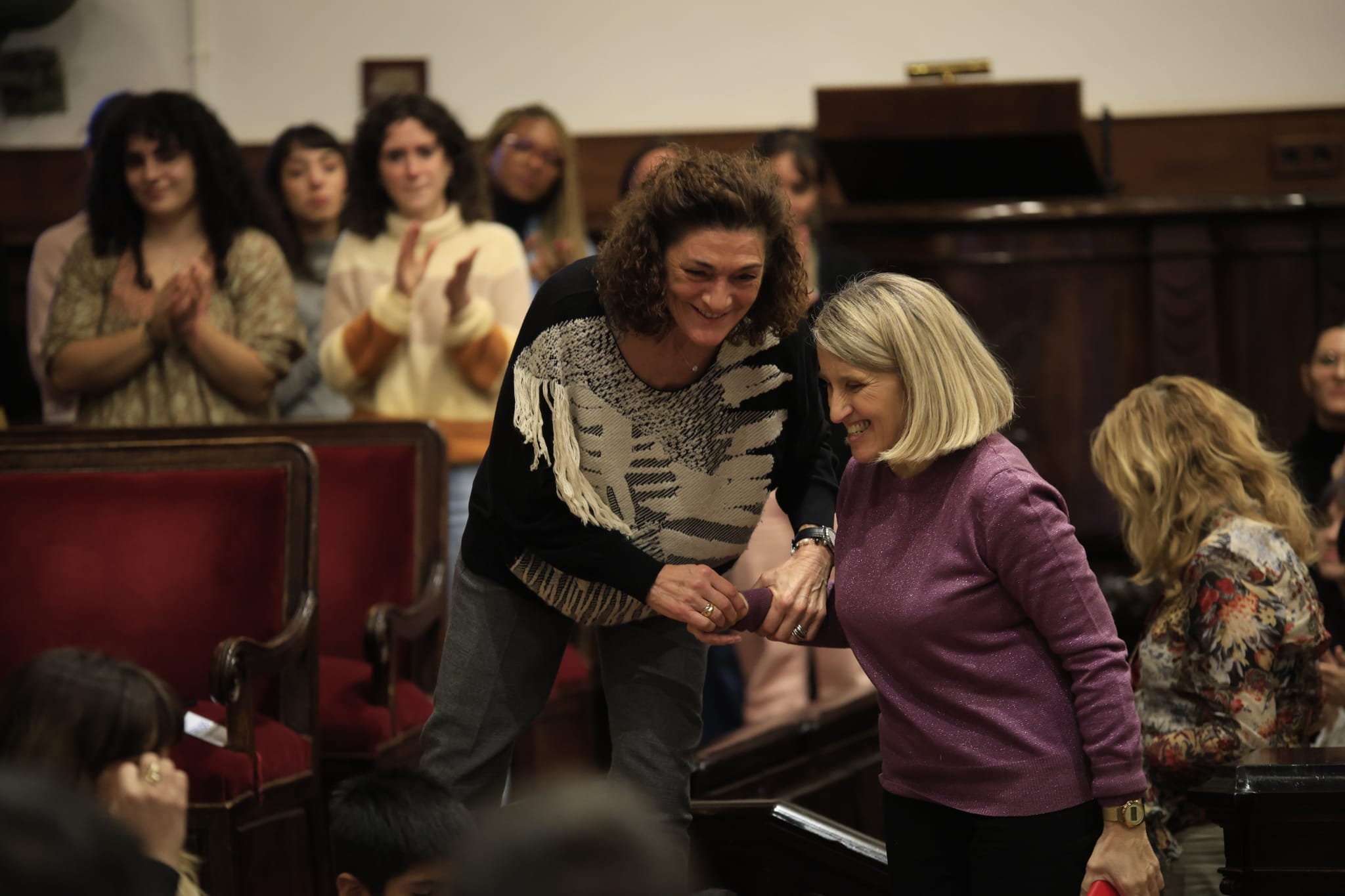 Rozalén canta en el Paraninfo &#039;La puerta violeta&#039; junto a varios niños