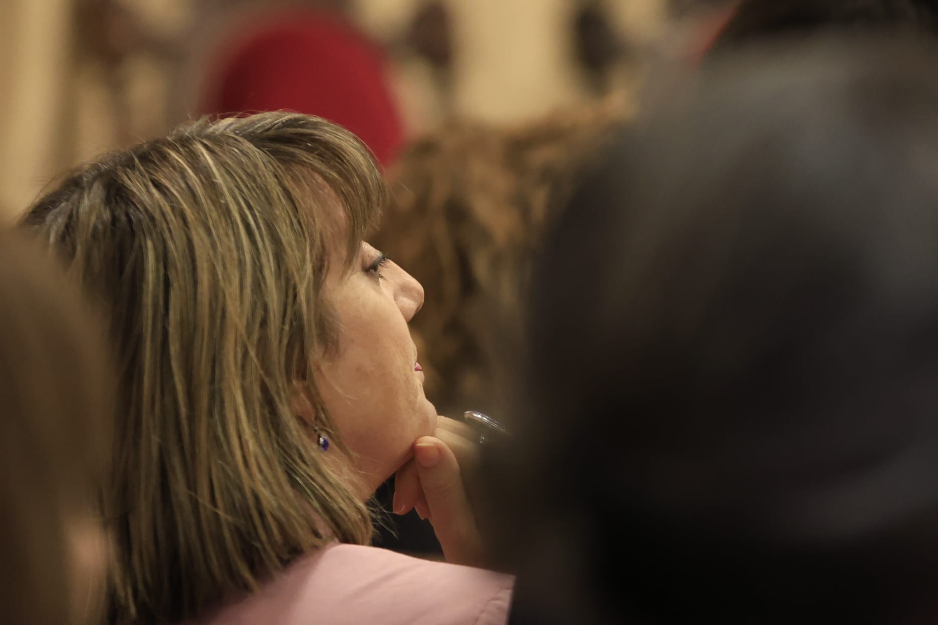Rozalén canta en el Paraninfo &#039;La puerta violeta&#039; junto a varios niños