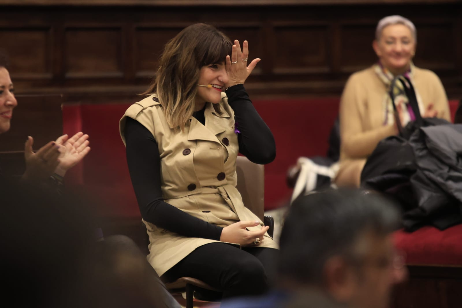 Rozalén canta en el Paraninfo &#039;La puerta violeta&#039; junto a varios niños