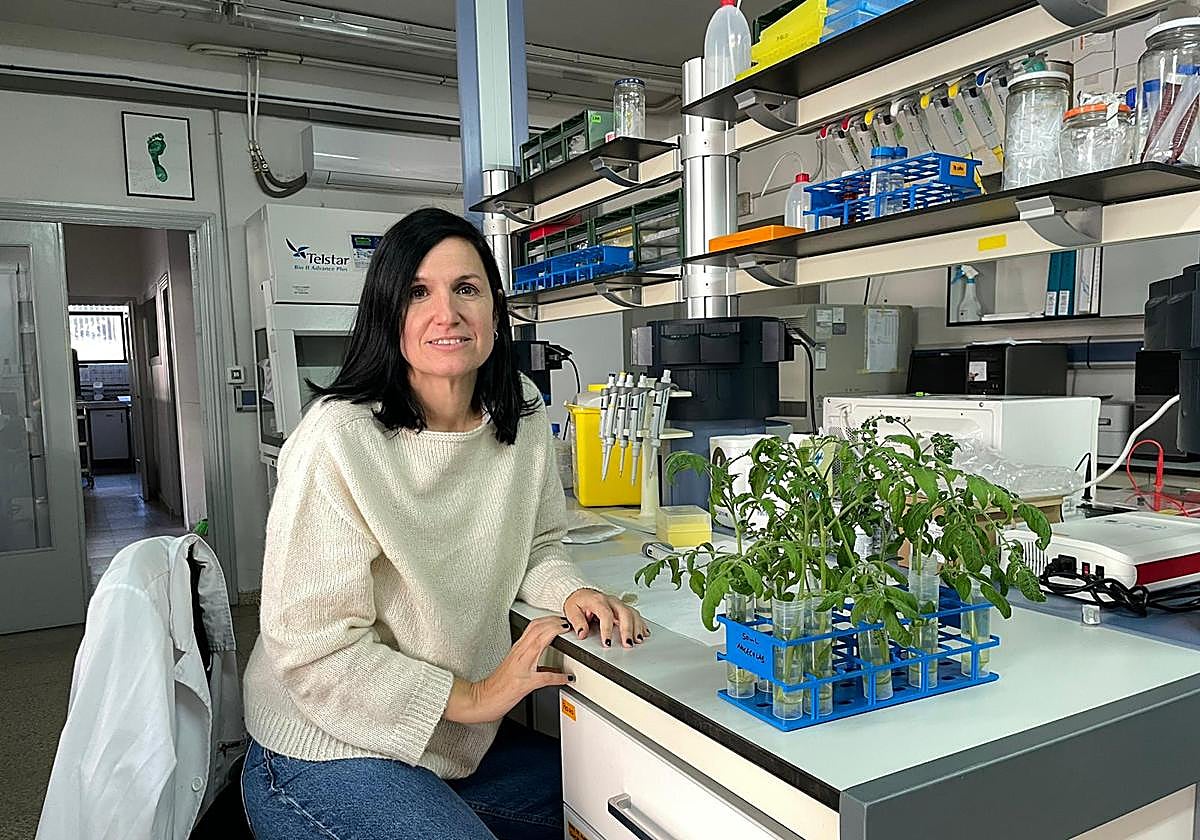 Ainhoa Martínez Medina, investigadora del IRNASA-CSIC.