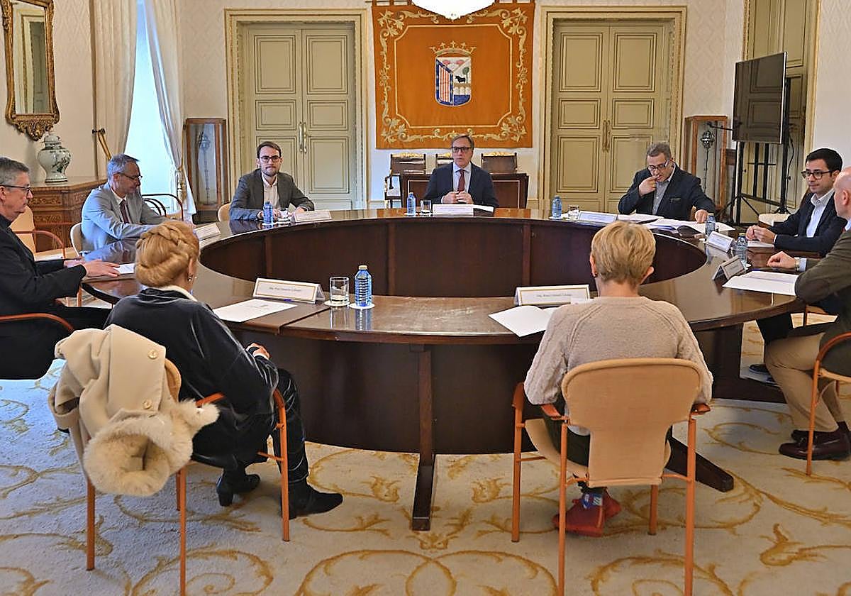 Reunión del Jurado de Honores y Distinciones para ratificar la concesión de las Medallas de Oro de Salamanca 2023.