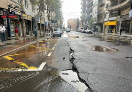 Un espectacular reventón resquebraja Torres Villarroel y deja sin agua a decenas de vecinos