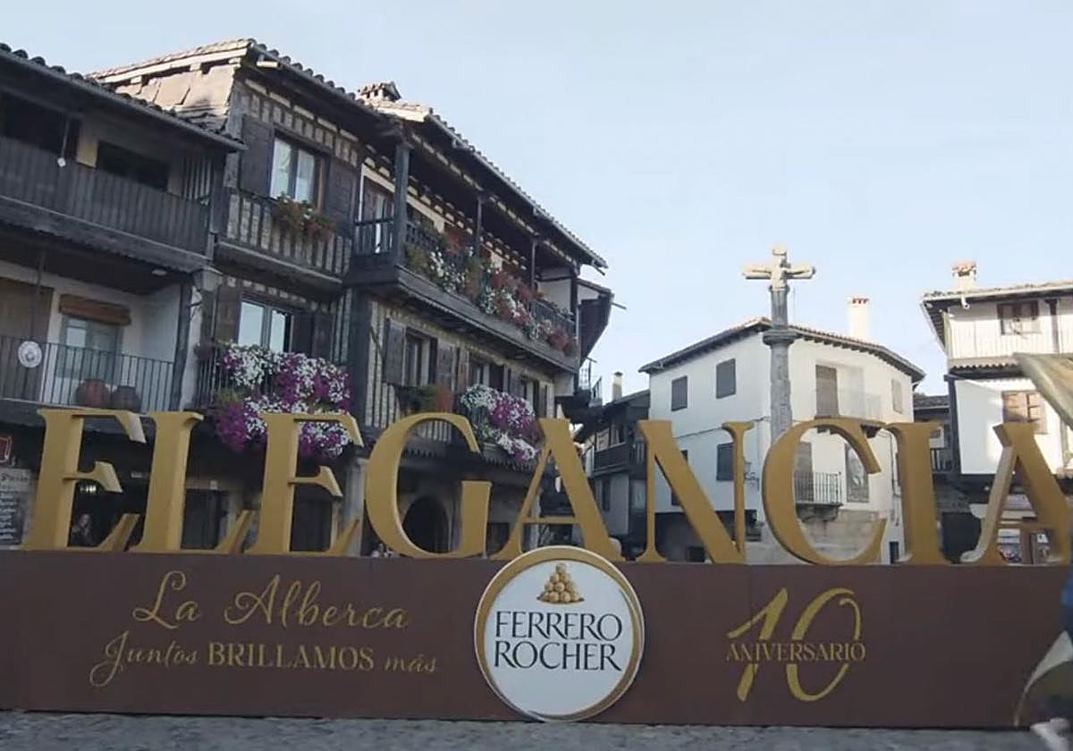 Imagen de la promoción en la plaza de La Alberca