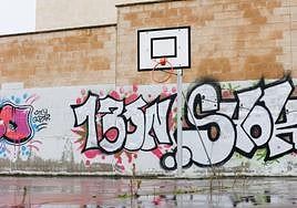 Una canasta en mal estado en las calles de Salamanca.