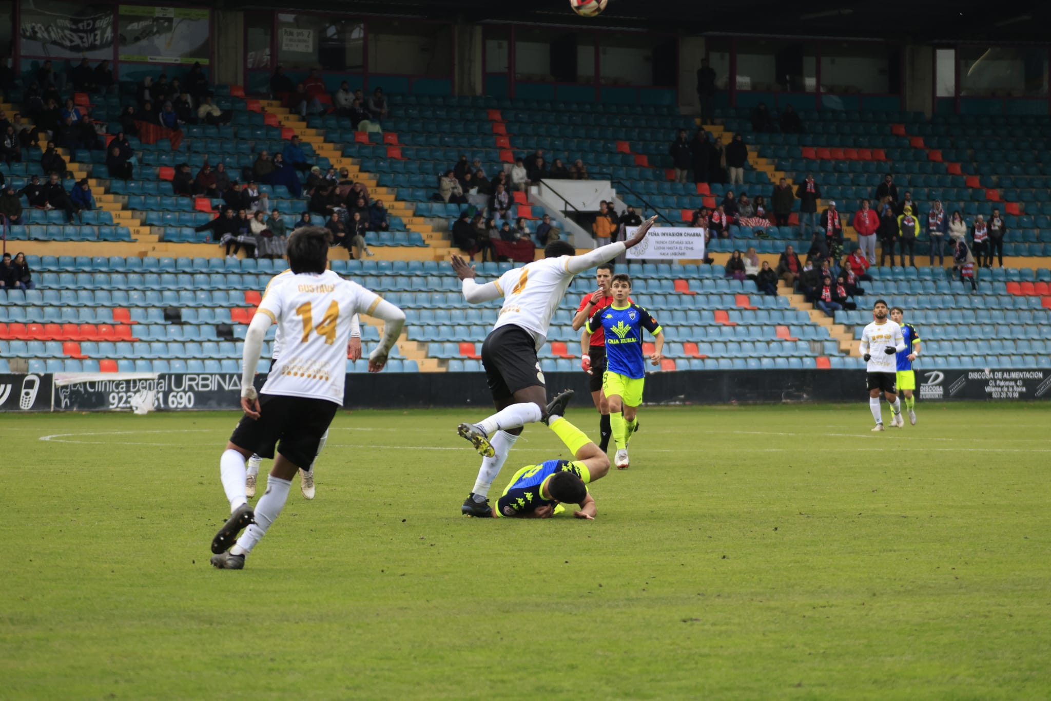 Empate y bronca en el Helmántico