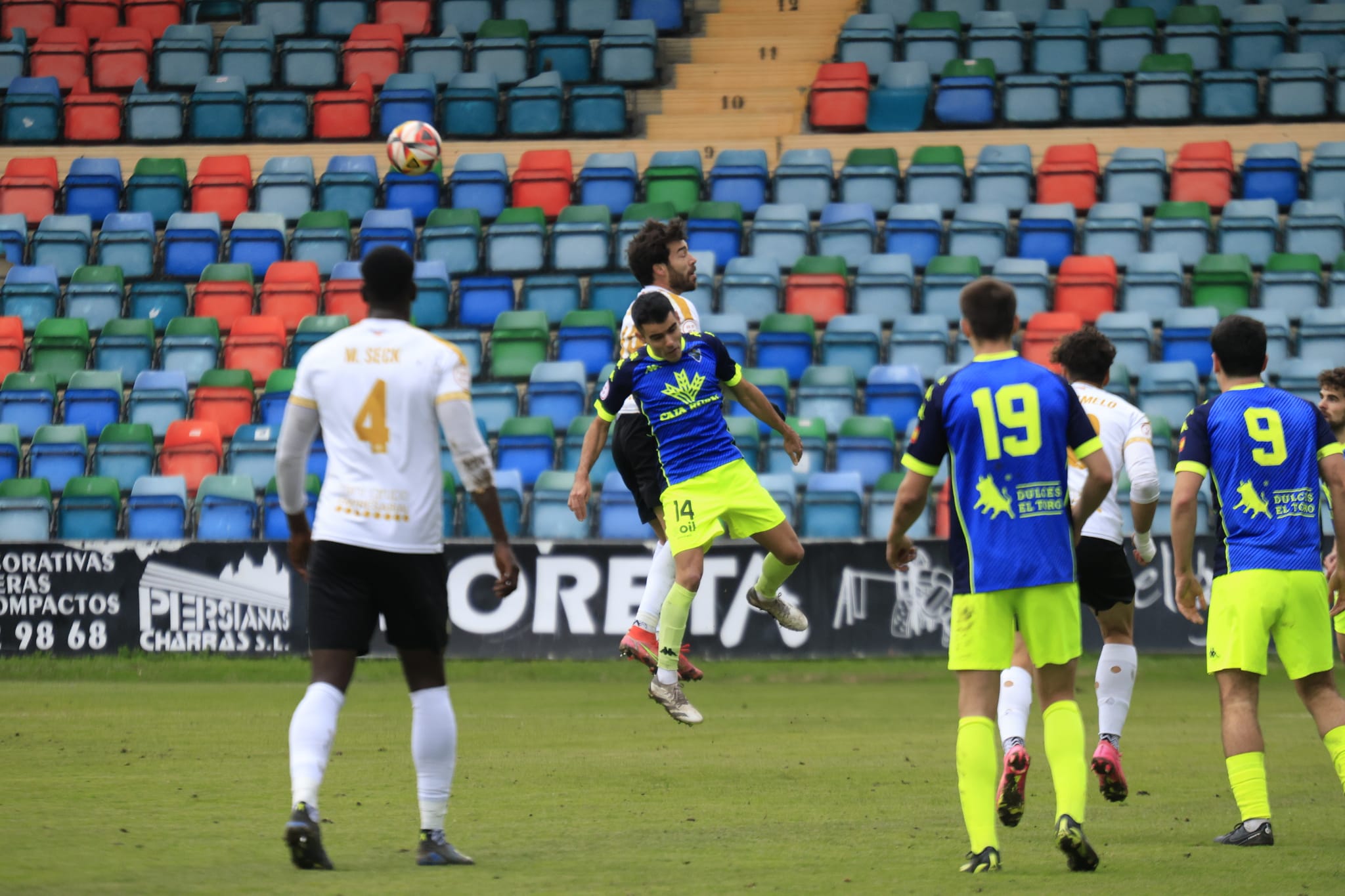 Empate y bronca en el Helmántico