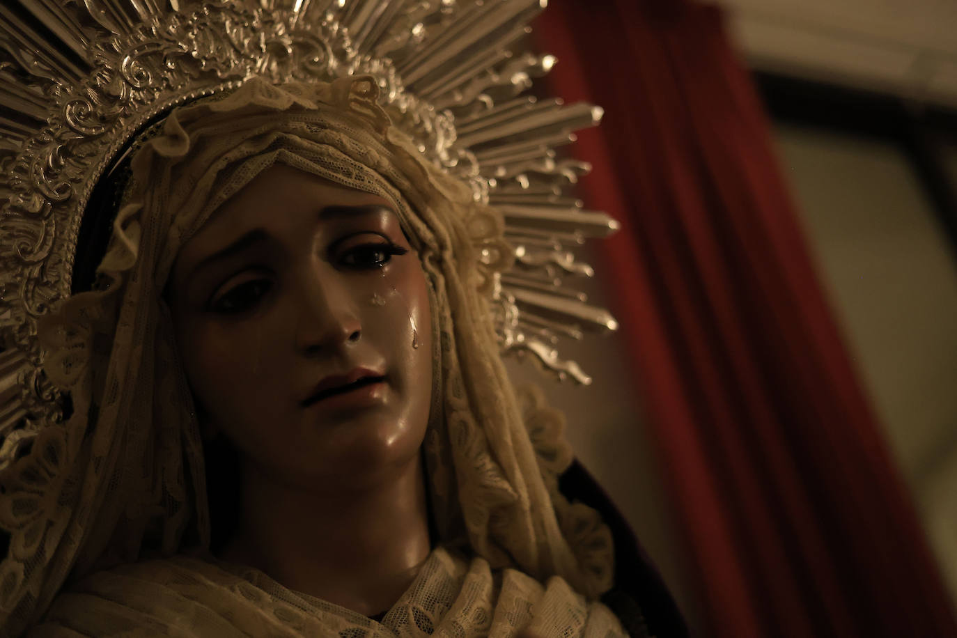 Hakuna celebra la Hora Santa en el convento de las Madres de Dios