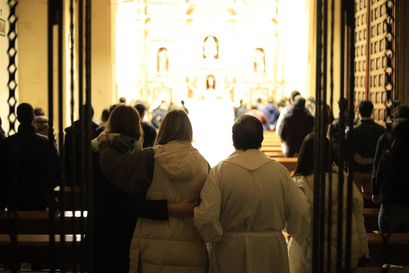 Hakuna celebra la Hora Santa en el convento de las Madres de Dios