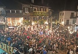 La Plaza Mayor de La Alberca iluminada