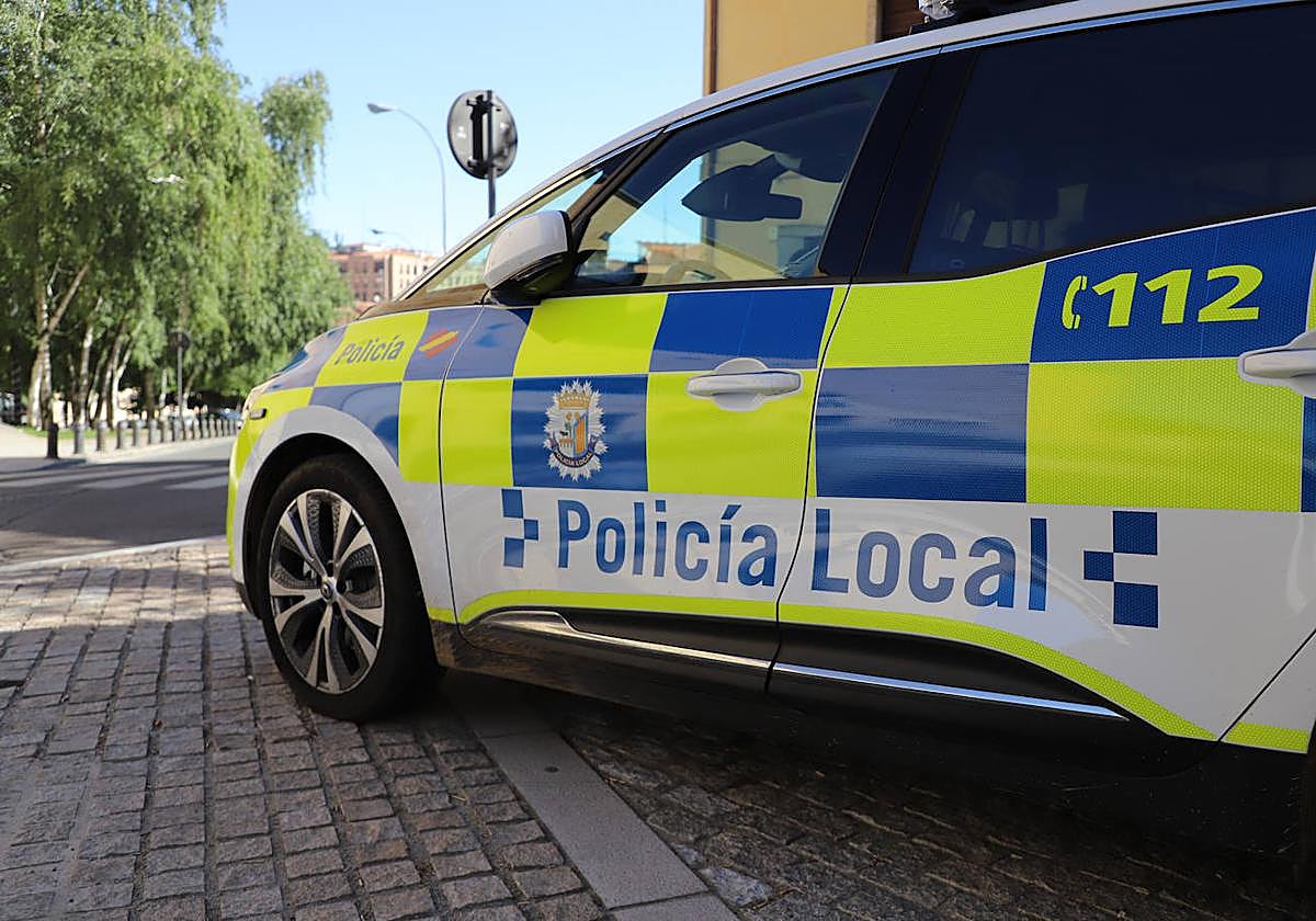 Coche de la policía local, foto de archivo