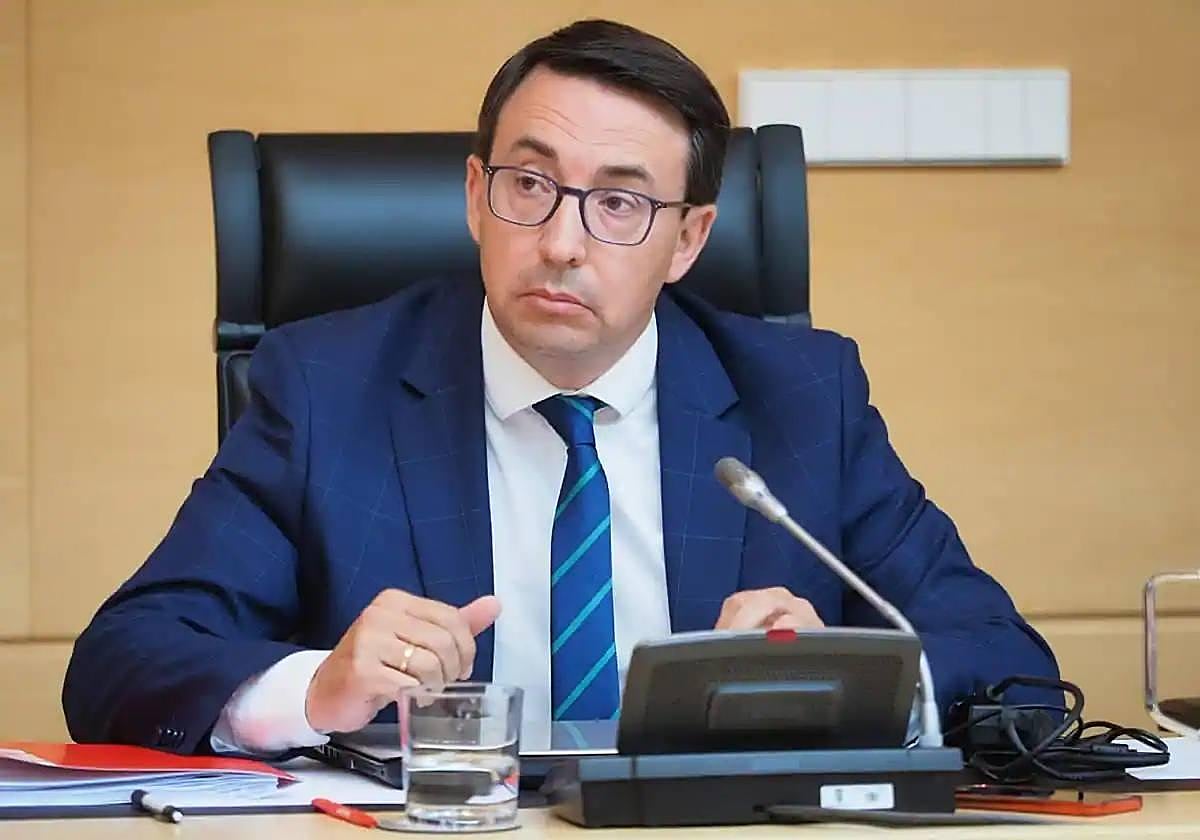 El procurador socialista por Salamanca, Fernando Pablos, en las Cortes.