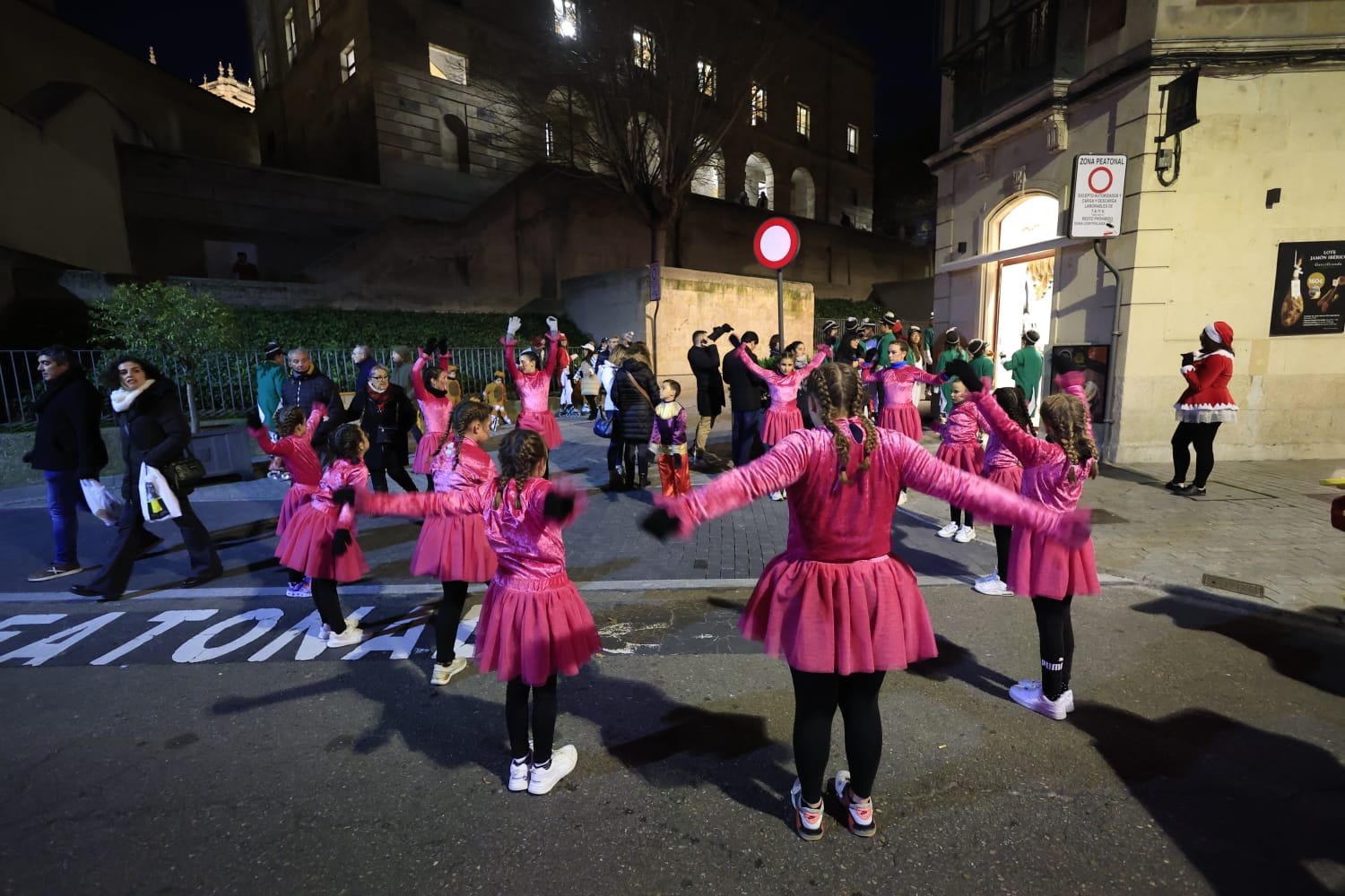 Papá Noel recorre las calles de la ciudad con la &#039;Cabalgaza&#039;