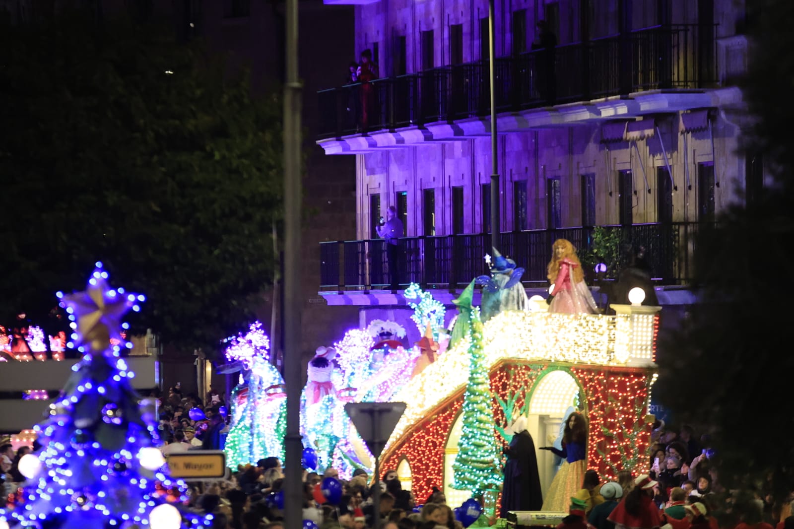 Papá Noel recorre las calles de la ciudad con la &#039;Cabalgaza&#039;