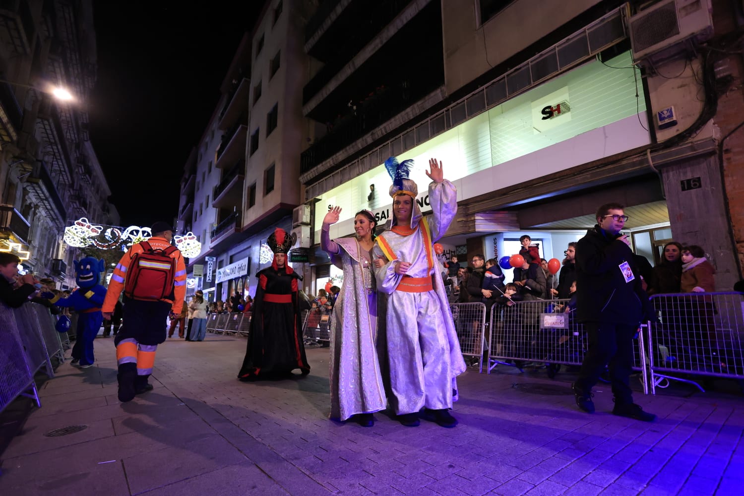 Papá Noel recorre las calles de la ciudad con la &#039;Cabalgaza&#039;