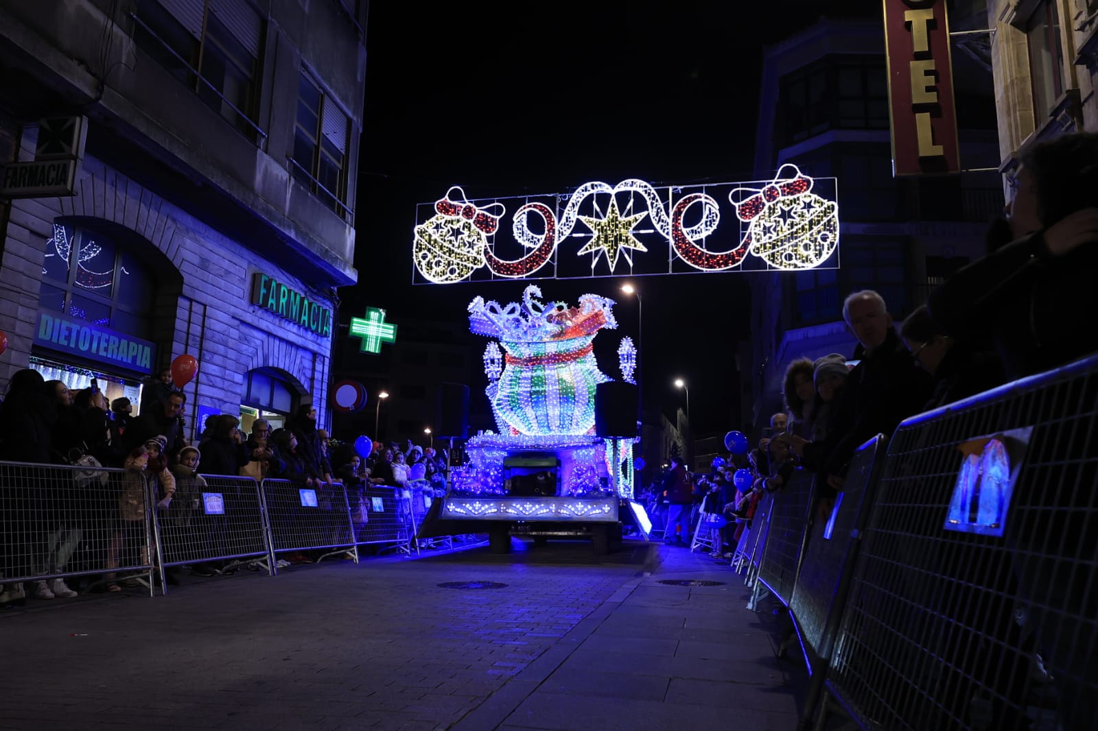 Papá Noel recorre las calles de la ciudad con la &#039;Cabalgaza&#039;