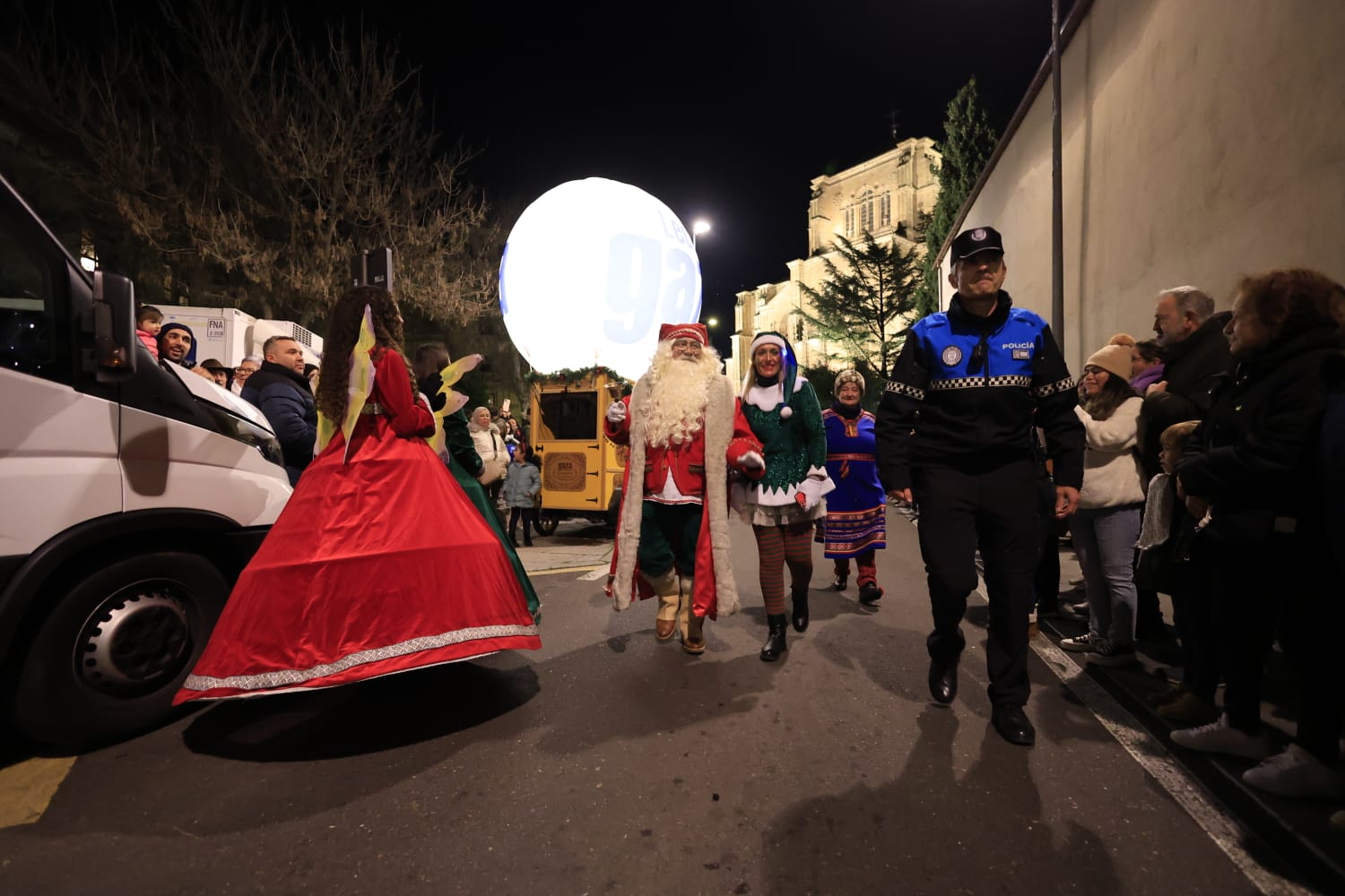 Papá Noel recorre las calles de la ciudad con la &#039;Cabalgaza&#039;