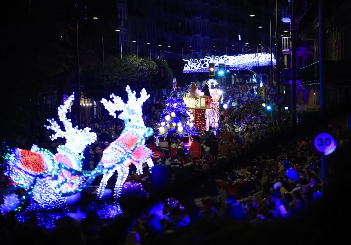 Papá Noel y Laponia envuelven de fantasía el centro de Salamanca