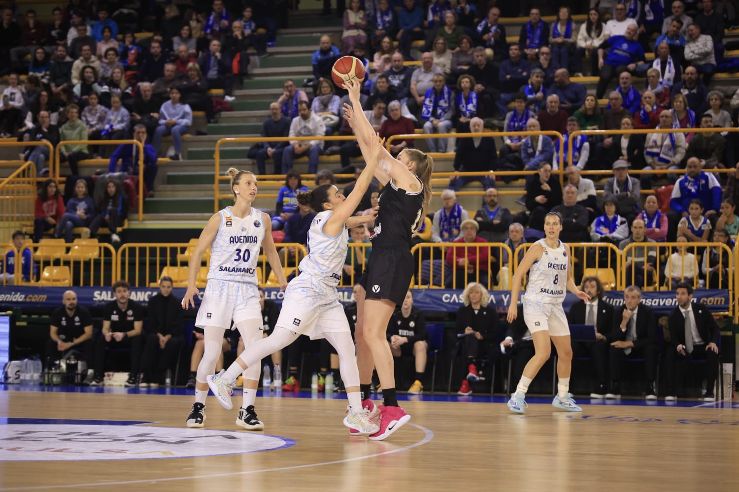 Las imágenes de la dura derrota final de Avenida ante la Virtus