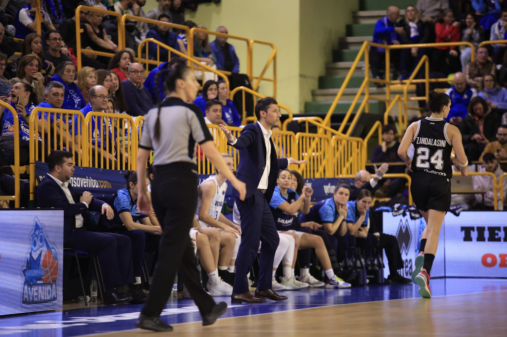 Las imágenes de la dura derrota final de Avenida ante la Virtus