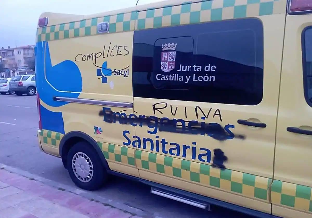 Ambulancia pintada en una manifestación anterior.