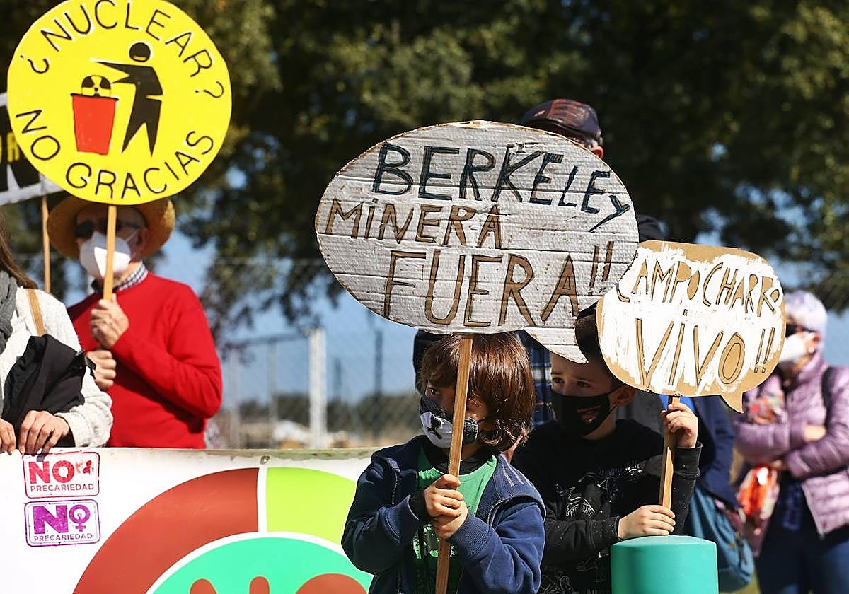 Manifestación en Retortillo contra la mina de uranio.