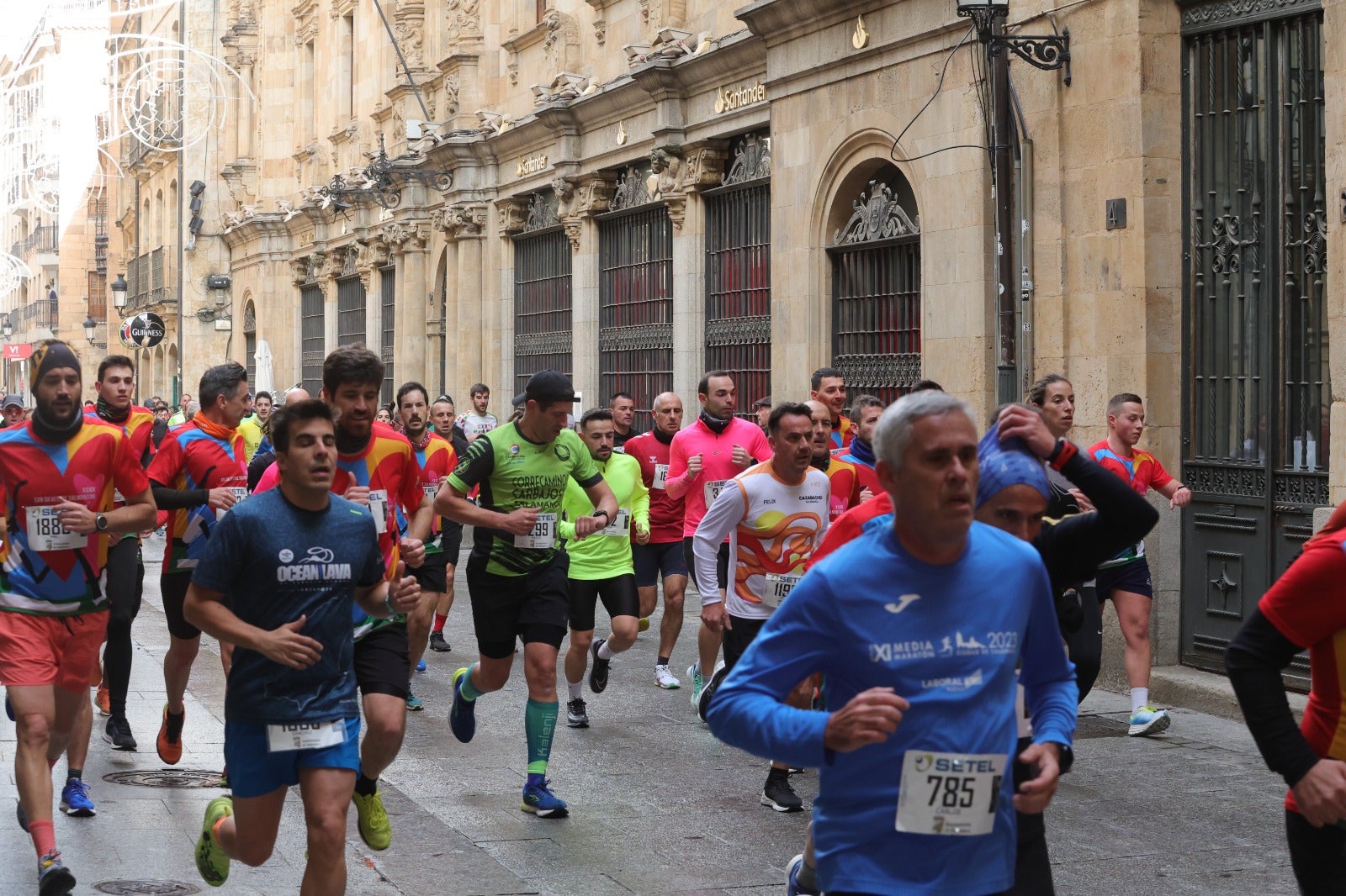 San Silvestre Salmantina: paso por el Puente Romano y calle Compañía