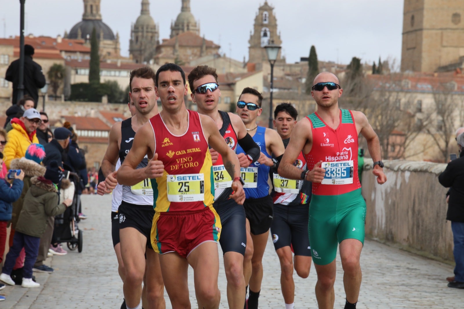 San Silvestre Salmantina: paso por el Puente Romano y calle Compañía