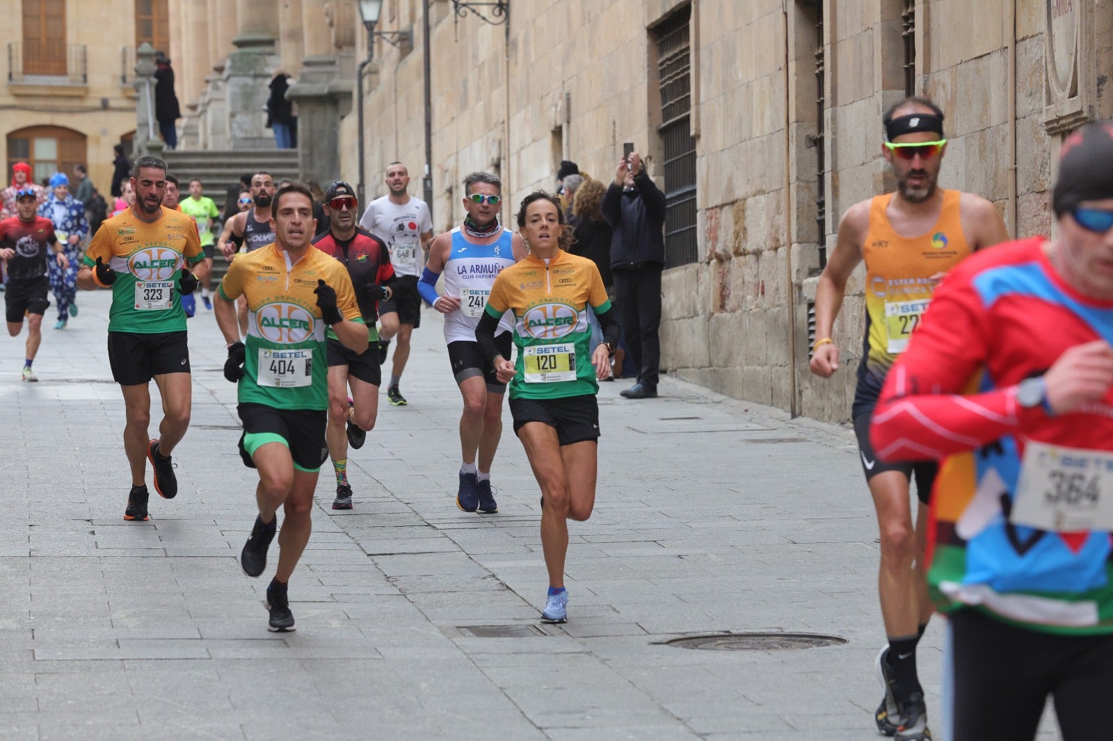 San Silvestre Salmantina: paso por el Puente Romano y calle Compañía
