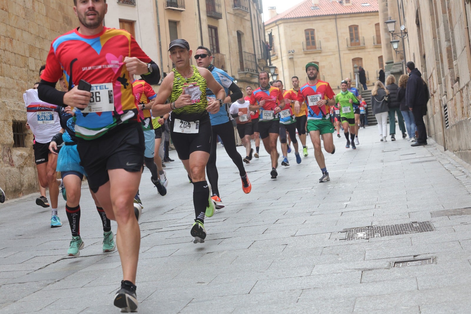 San Silvestre Salmantina: paso por el Puente Romano y calle Compañía