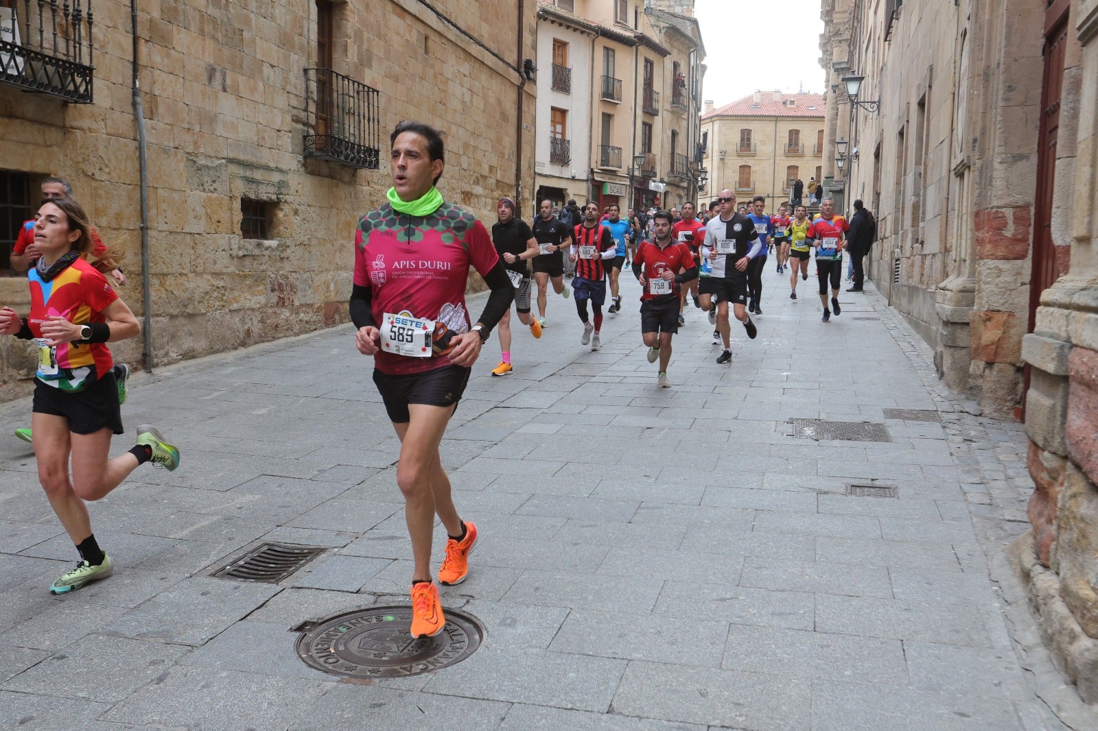 San Silvestre Salmantina: paso por el Puente Romano y calle Compañía