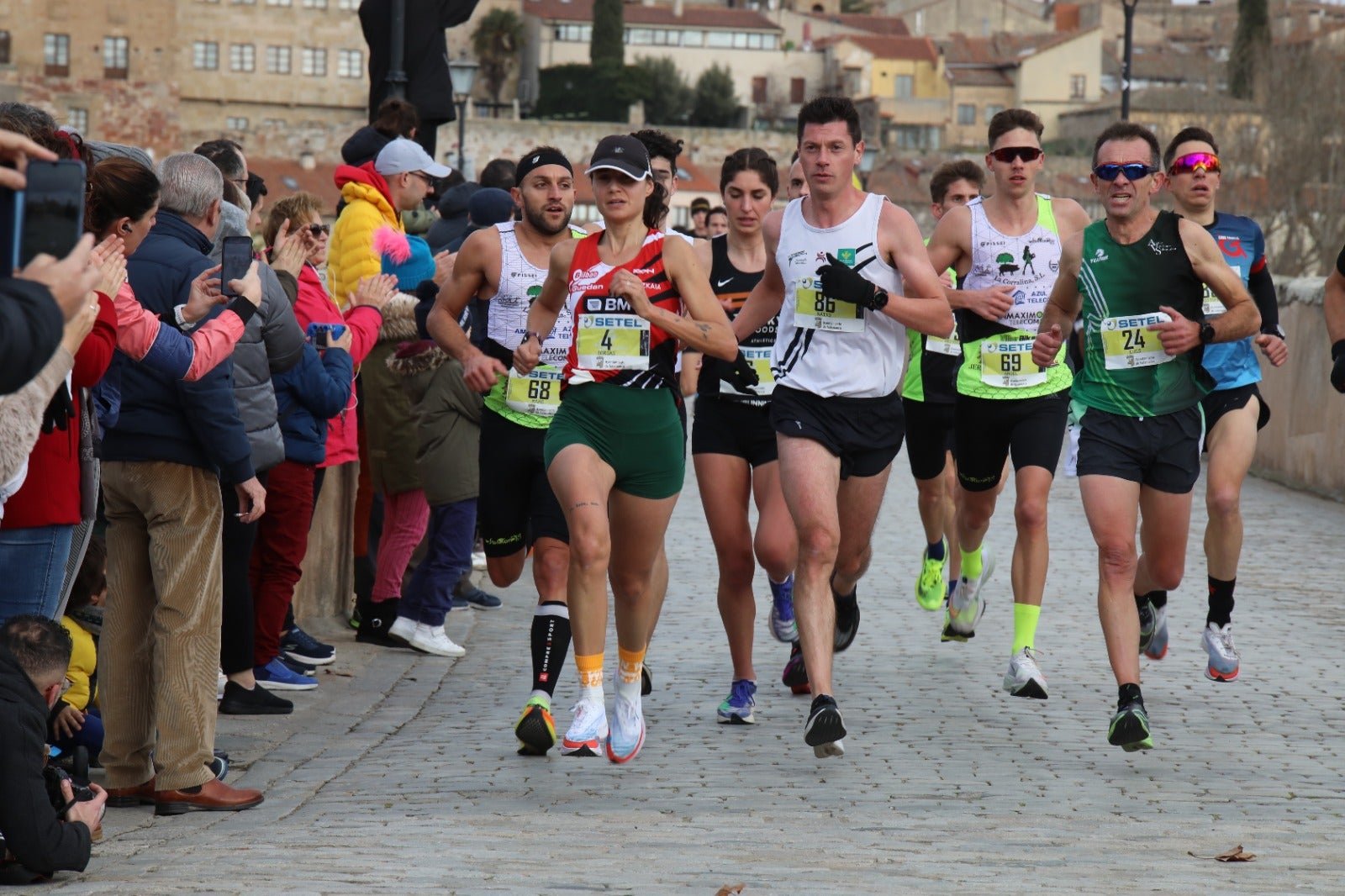 San Silvestre Salmantina: paso por el Puente Romano y calle Compañía