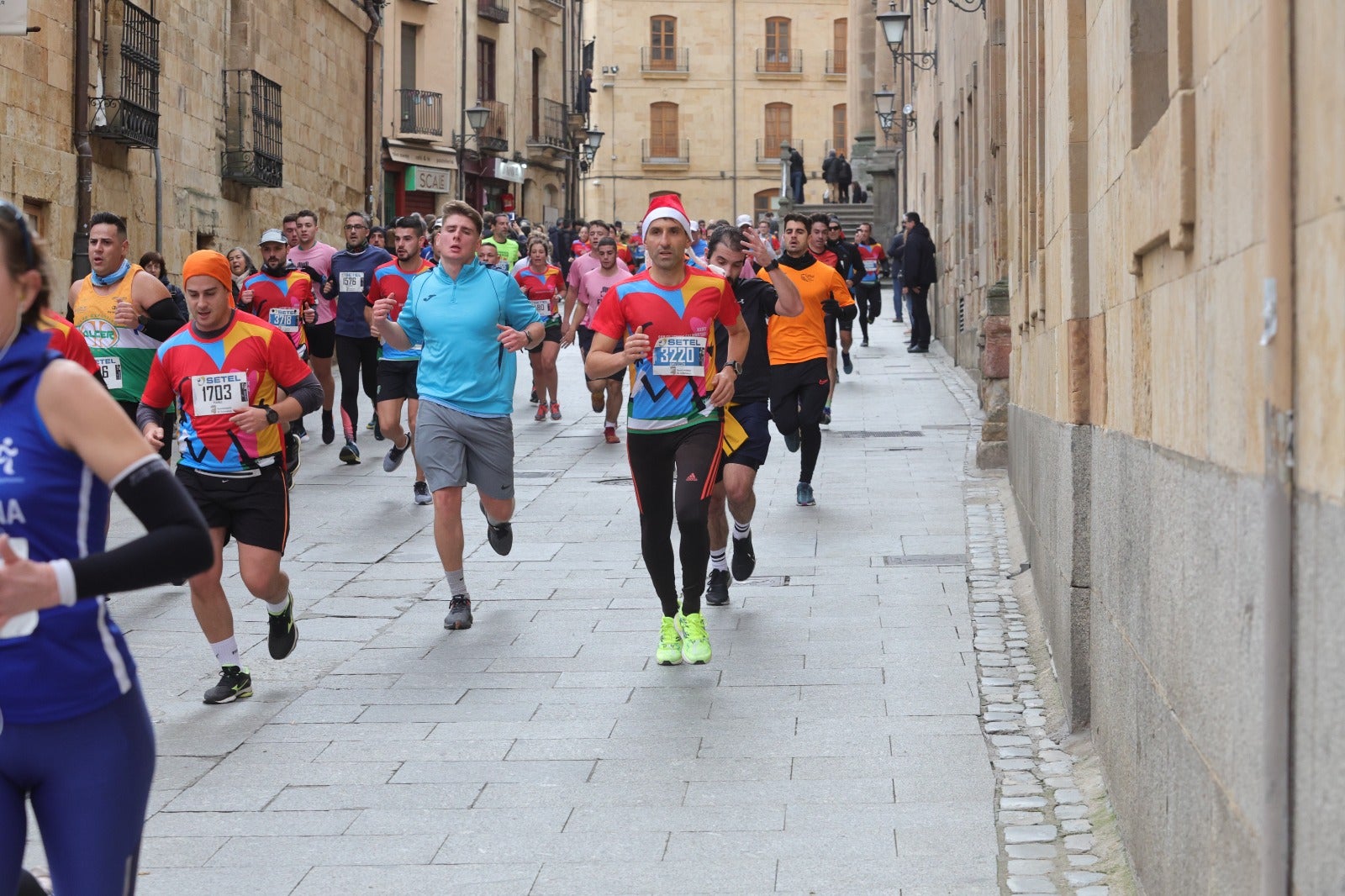 San Silvestre Salmantina: paso por el Puente Romano y calle Compañía