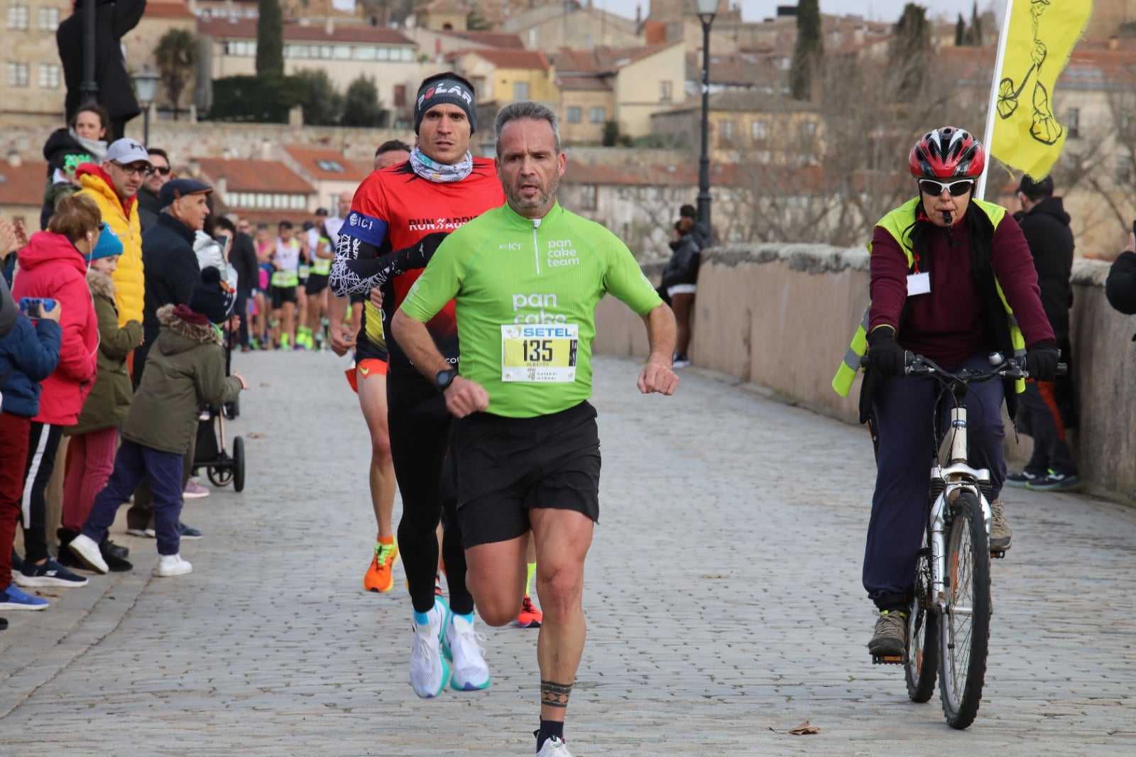 San Silvestre Salmantina: paso por el Puente Romano y calle Compañía