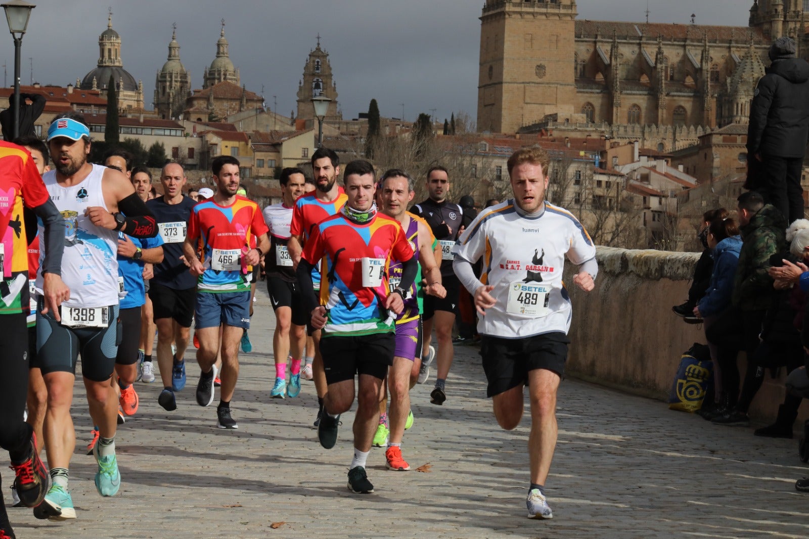 San Silvestre Salmantina: paso por el Puente Romano y calle Compañía