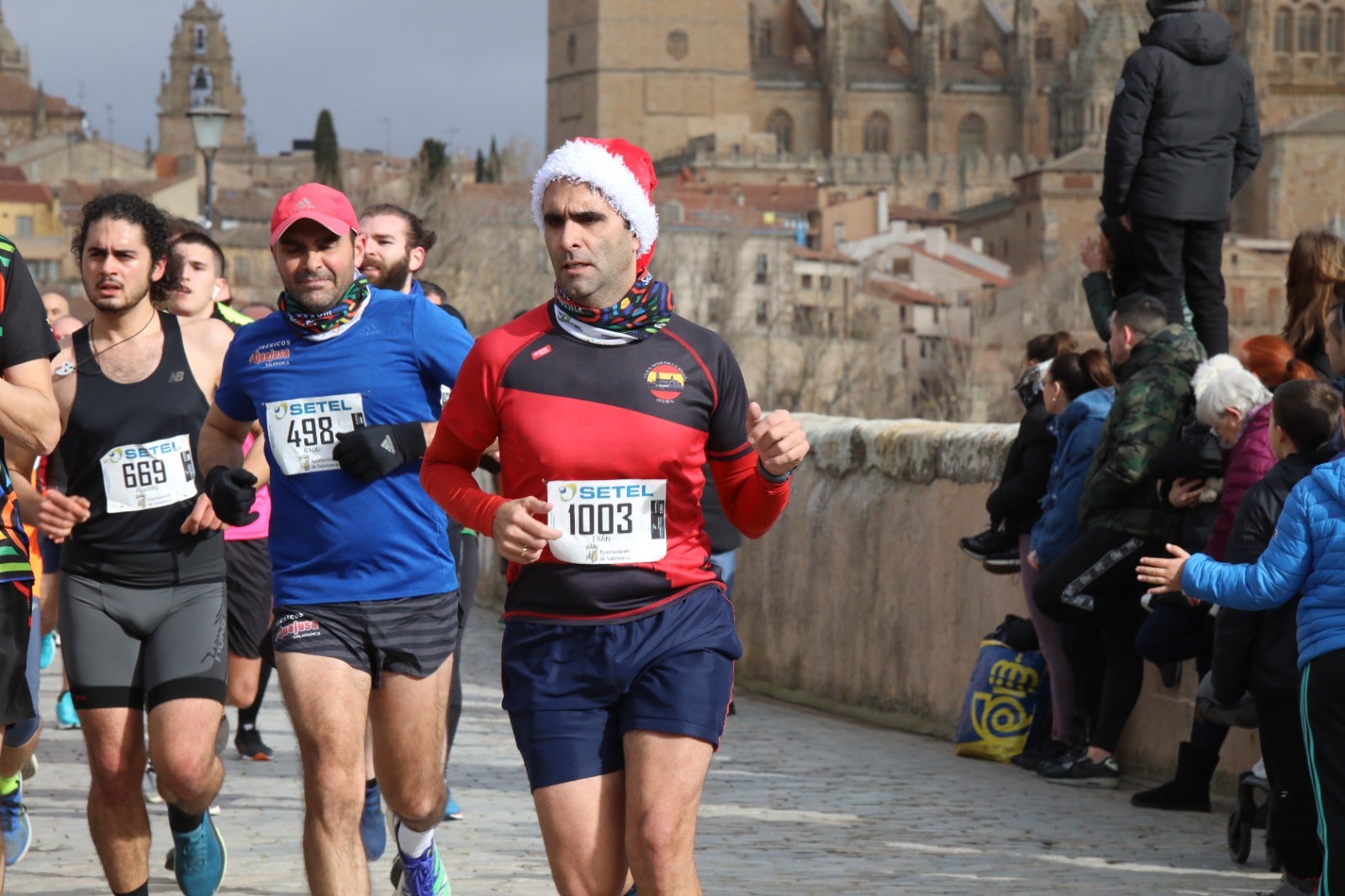 San Silvestre Salmantina: paso por el Puente Romano y calle Compañía