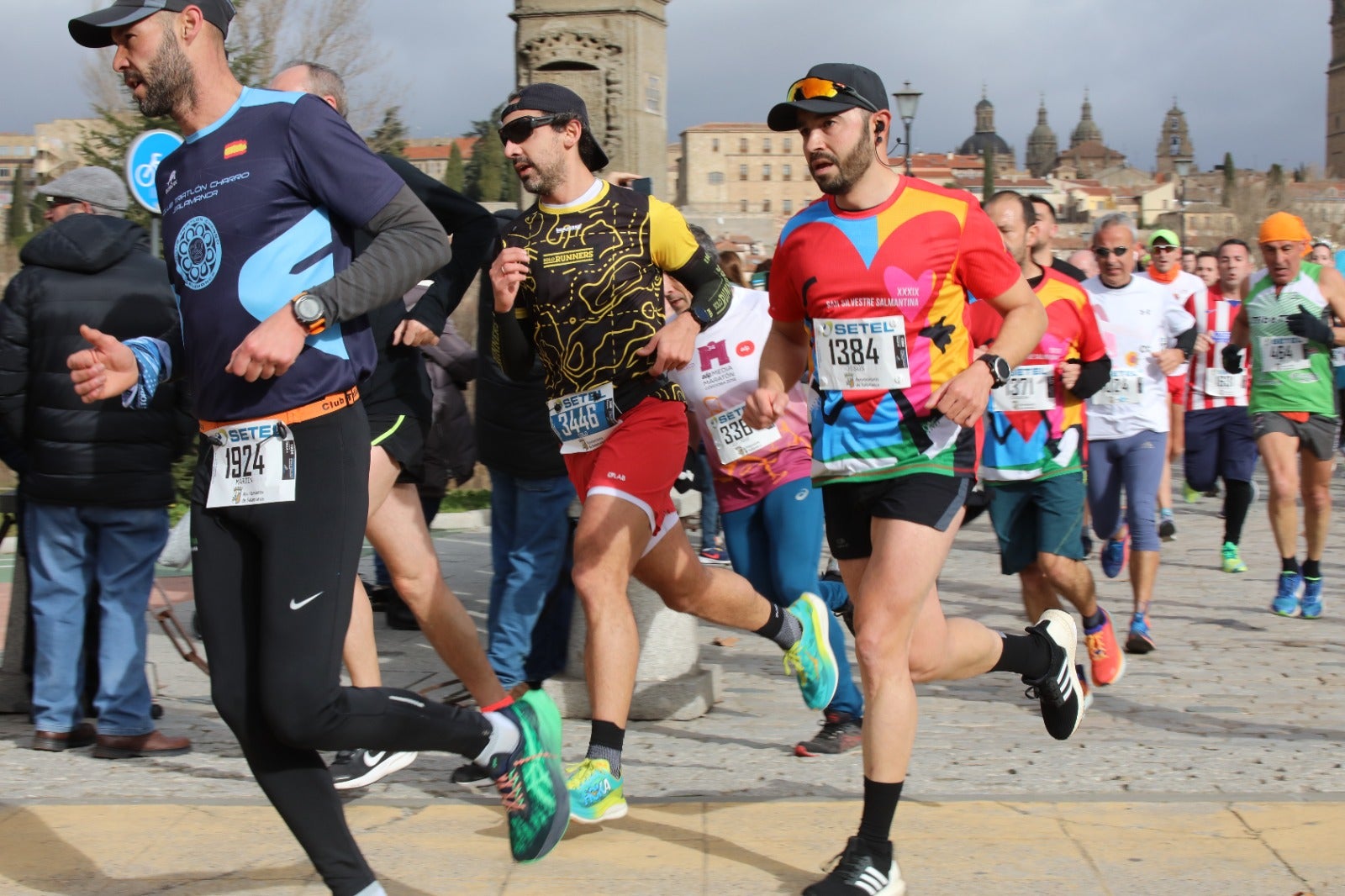 San Silvestre Salmantina: paso por el Puente Romano y calle Compañía