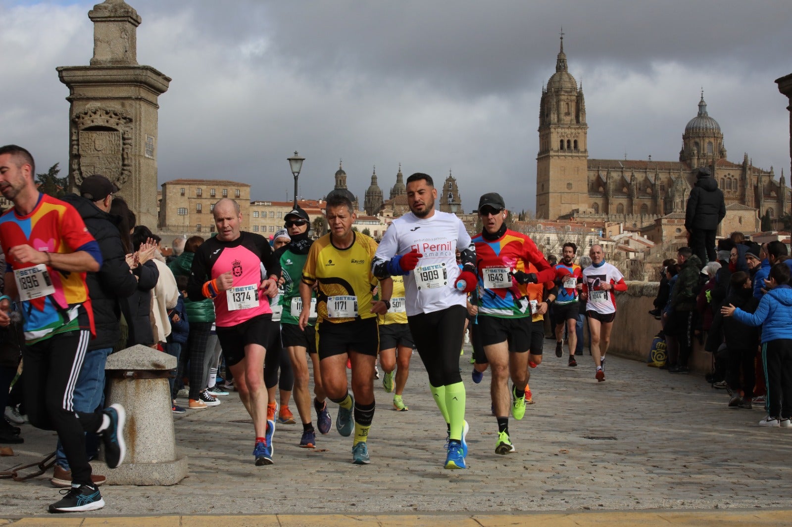 San Silvestre Salmantina: paso por el Puente Romano y calle Compañía