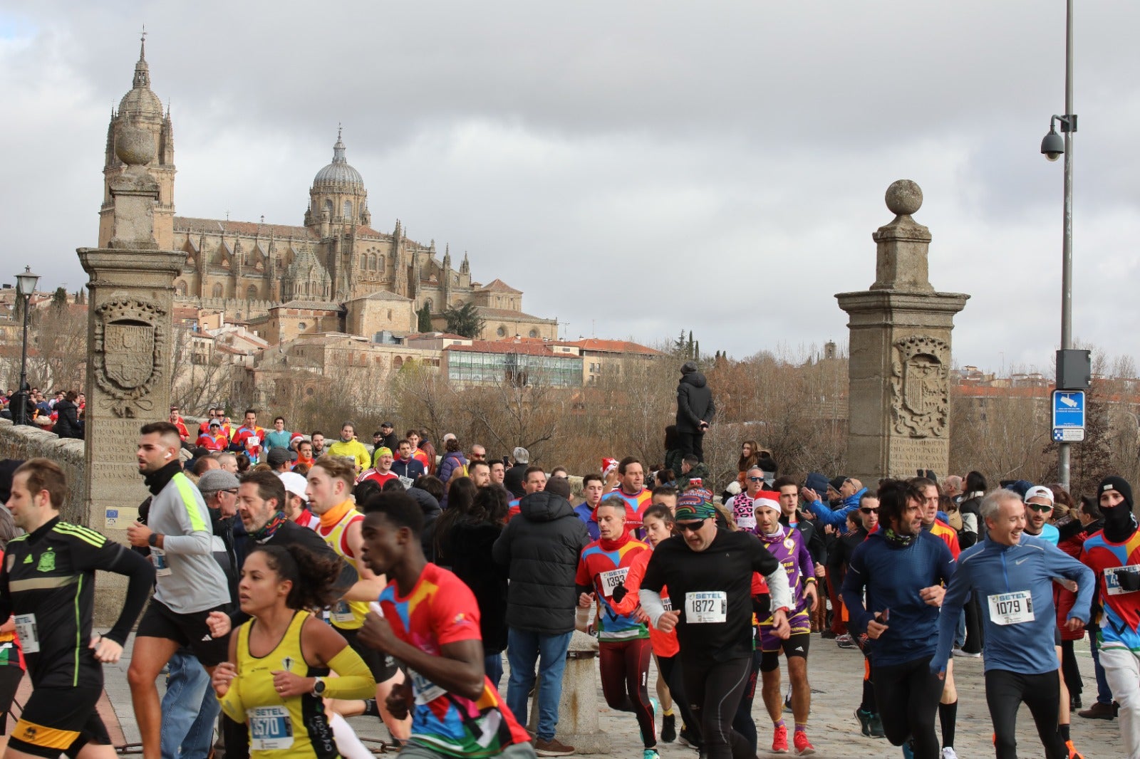 San Silvestre Salmantina: paso por el Puente Romano y calle Compañía