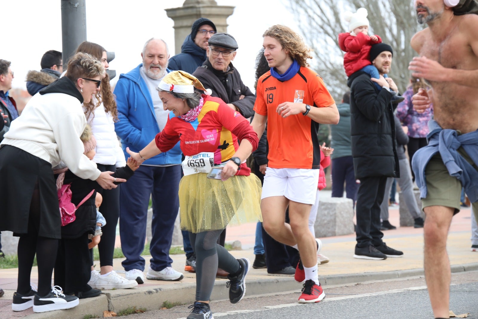 San Silvestre Salmantina: paso por el Puente Romano y calle Compañía