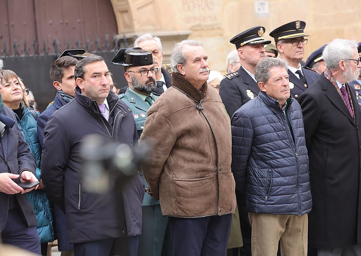 Imagen secundaria 1 - Cabero protagoniza la ofrenda floral a Unamuno con referencias al centenario de su destierro