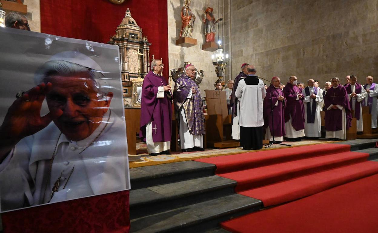 Un momento de la misa celebrada en la Catedral de Salamanca. 