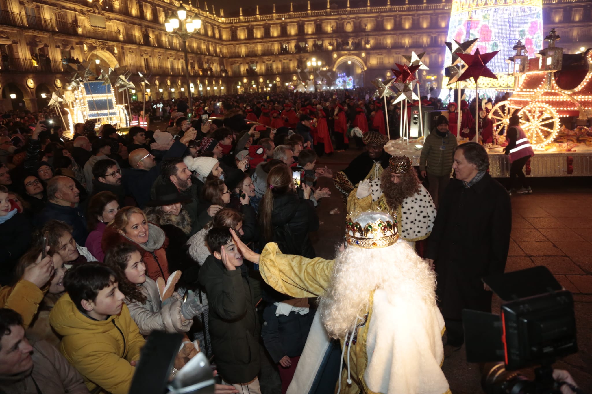 Fotos: La Plaza Mayor de Salamanca acoge a los Reyes Magos