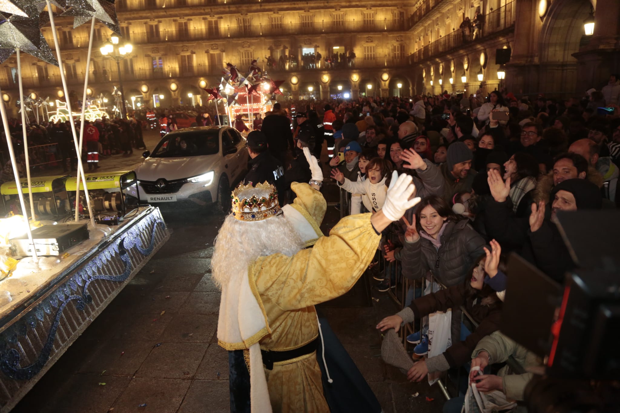 Fotos: La Plaza Mayor de Salamanca acoge a los Reyes Magos