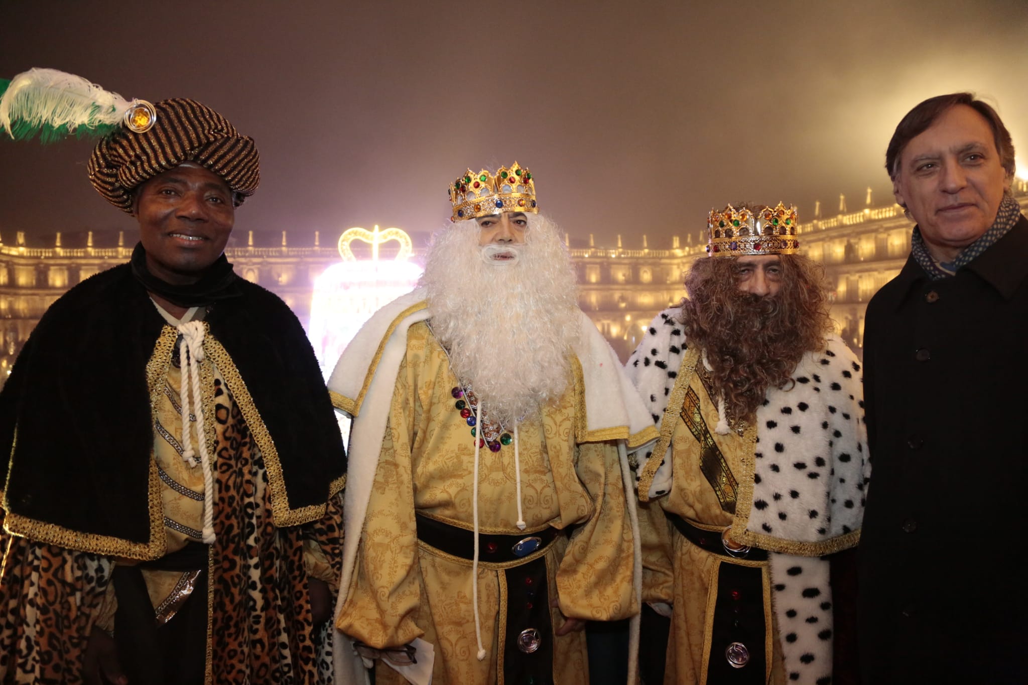 Fotos: La Plaza Mayor de Salamanca acoge a los Reyes Magos