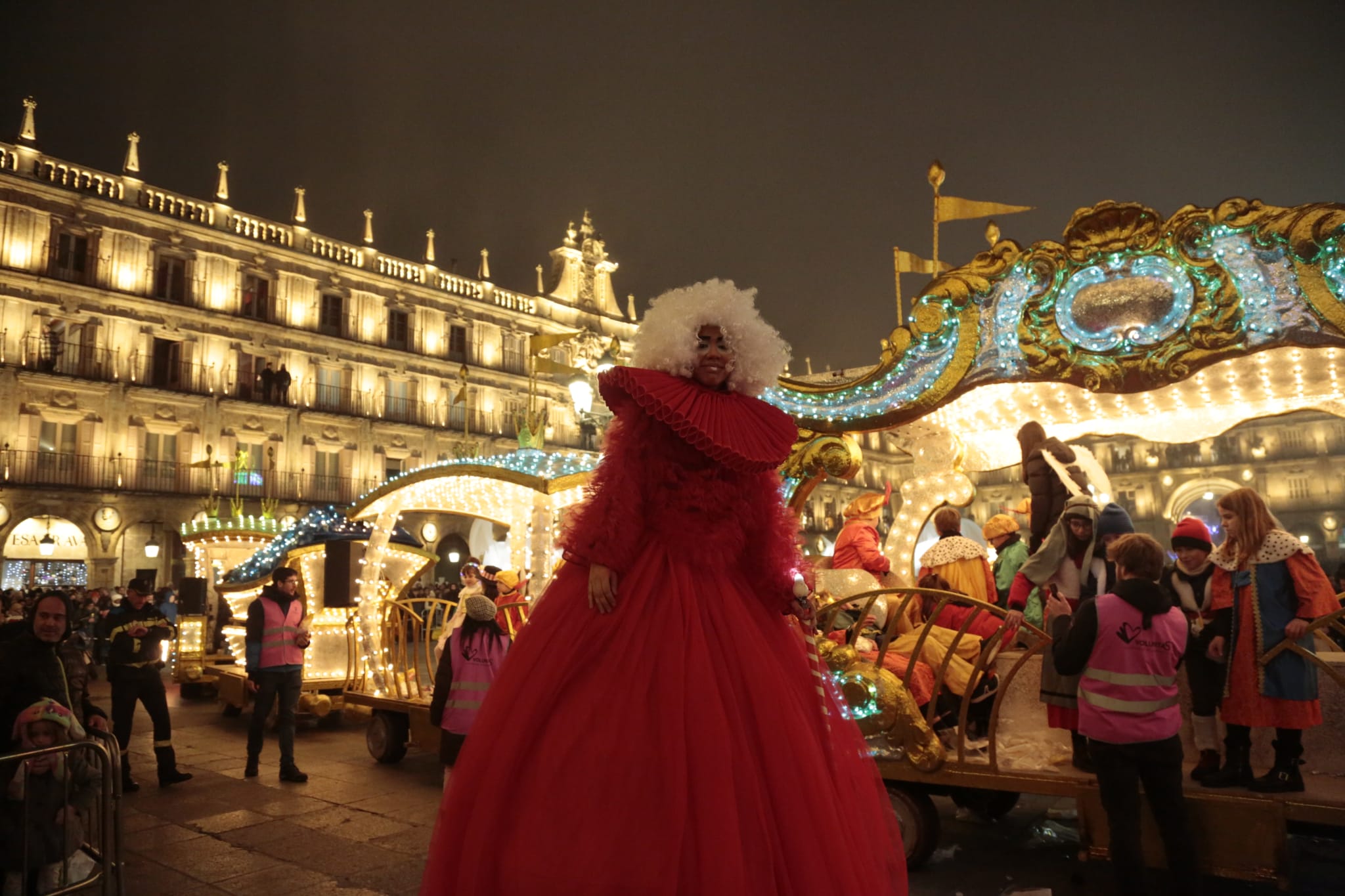Fotos: La Plaza Mayor de Salamanca acoge a los Reyes Magos