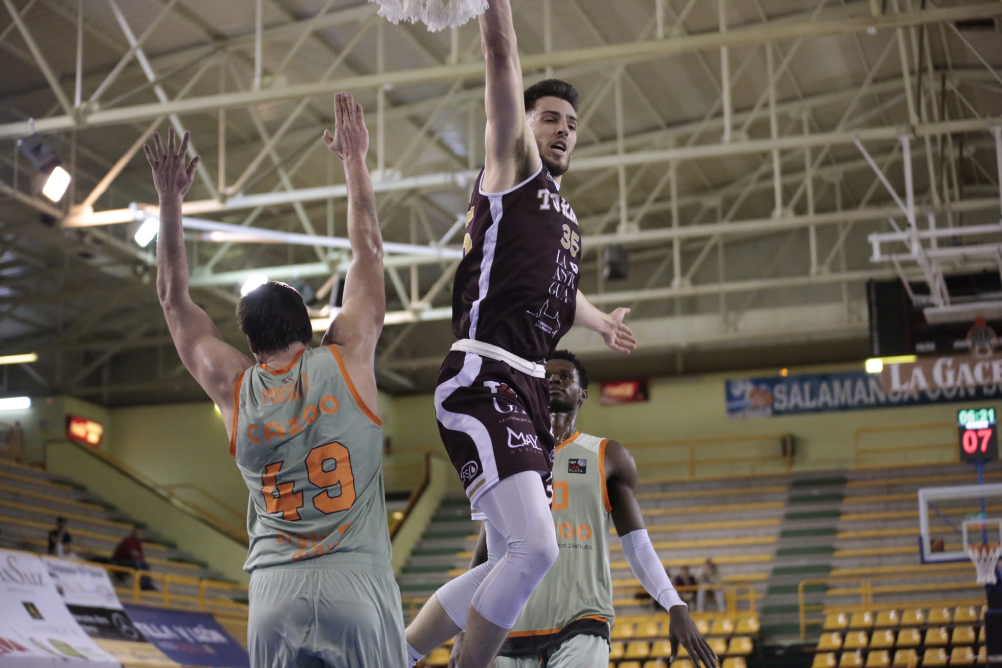 Fotos: El CB Tormes doblega al colista Baskonia